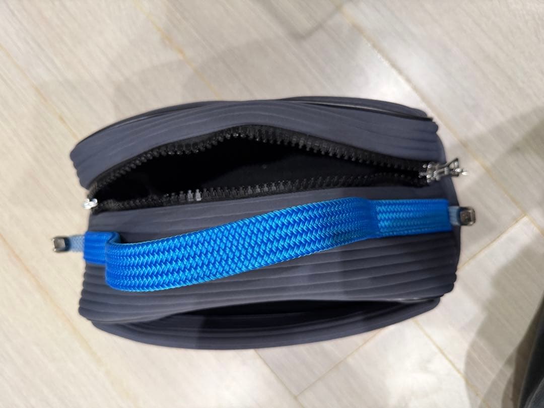 L4K3 ハンドバッグ グレー×ブルー ゴルフ対応