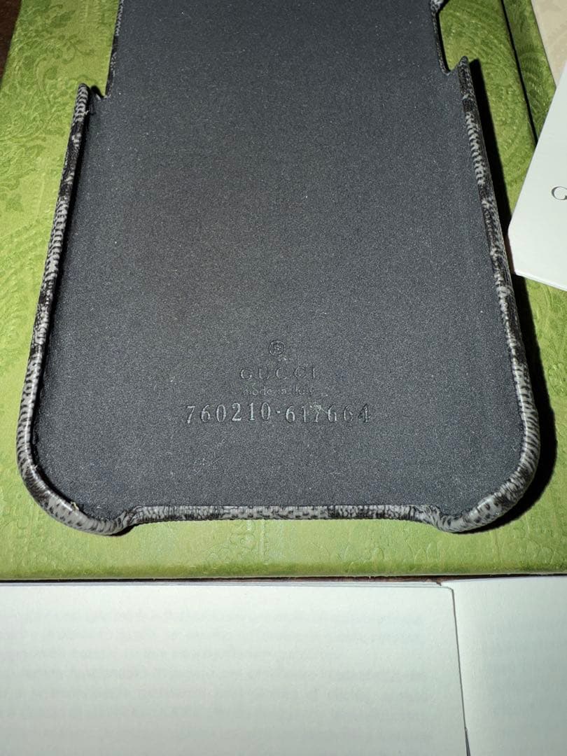 新品 GUCCI グッチ iPhone 15 ケース アイフォンケース グレー
