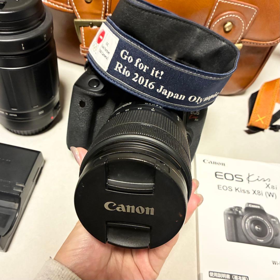 Canon EOS Kiss X8i デジタル一眼レフ（カメラバック付き）