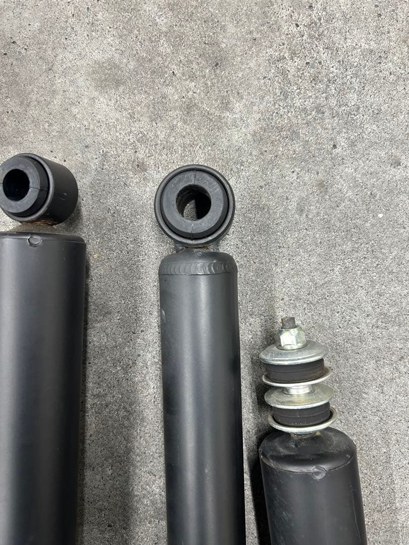 ハイエース200系7型ショックアブソーバーセット2023年5月新車外し4本セット