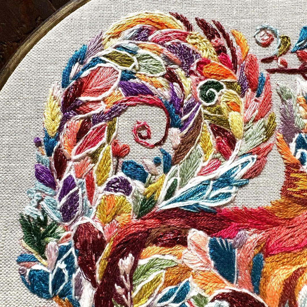 琥*ん様 刺繍フレーム❁⃘16cm　リス　置き型　壁掛け　アジアン　プレゼント