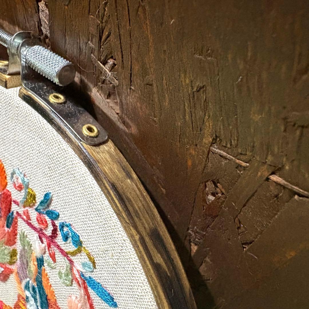 琥*ん様 刺繍フレーム❁⃘16cm　リス　置き型　壁掛け　アジアン　プレゼント