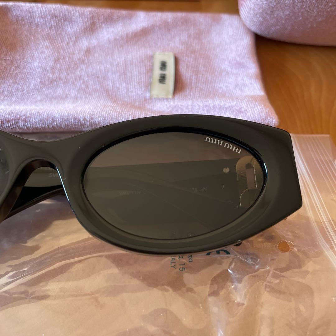 miu miu ブラック キャットアイサングラス