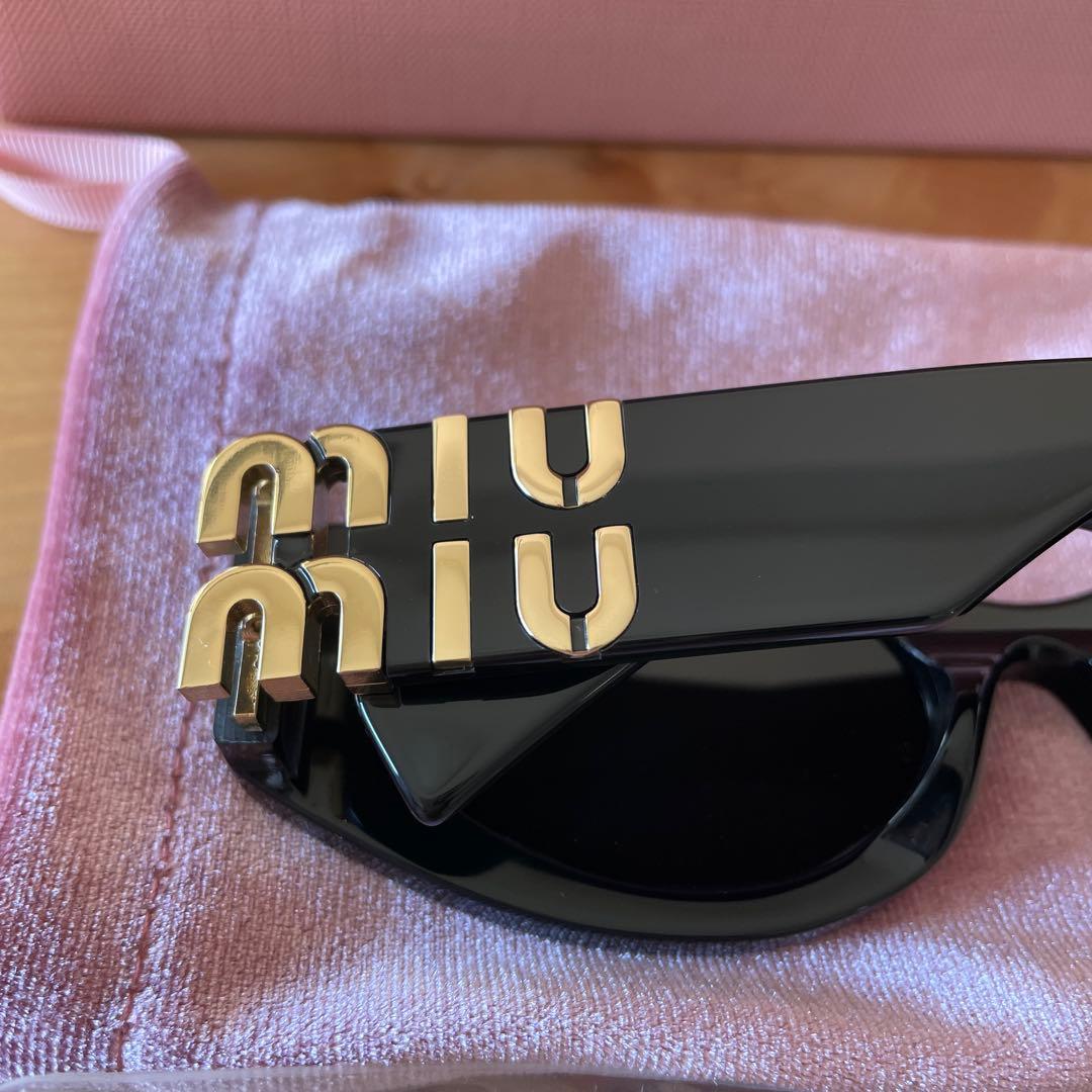 miu miu ブラック キャットアイサングラス