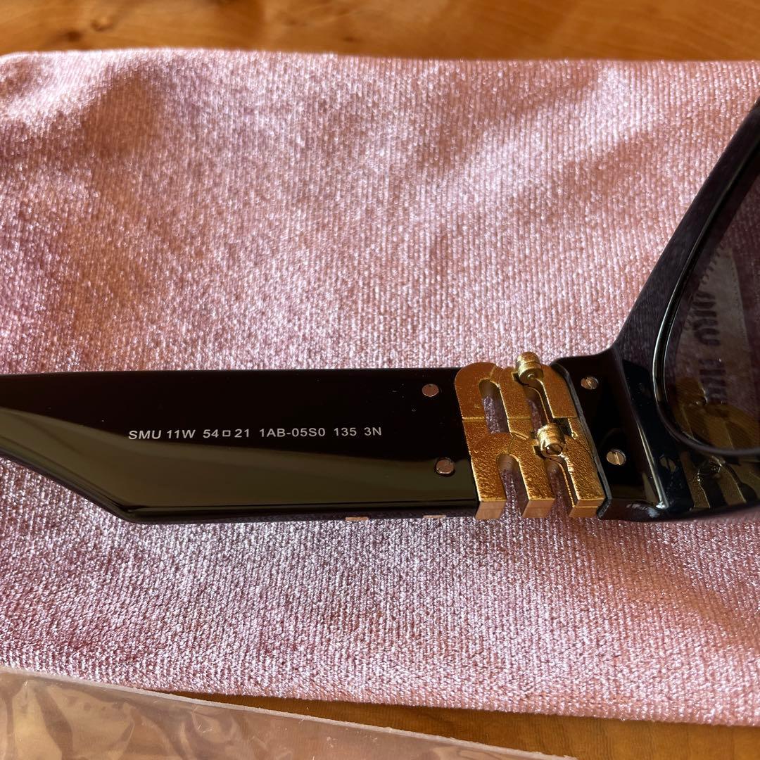miu miu ブラック キャットアイサングラス