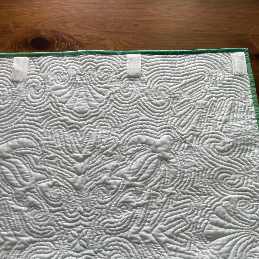 ハワイアンキルト タペストリー むらぞめエメラルドグリーン白柄