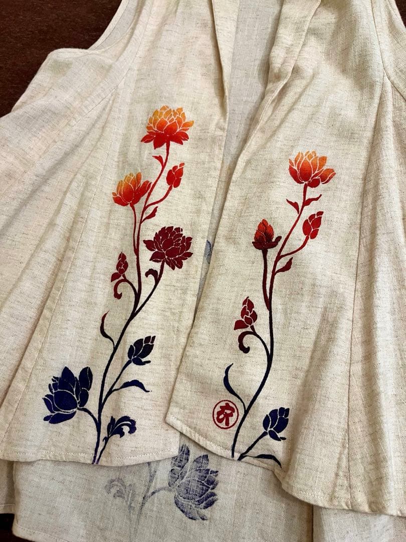 そそり立つ蓮ノースリーブワンピース