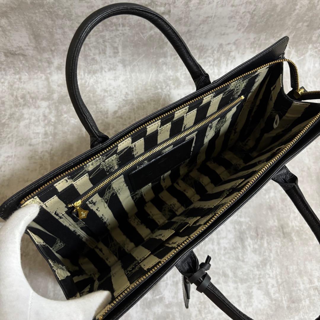 H21 Vivienne Westwood ビジネスバッグ　ブラック　チャーム付
