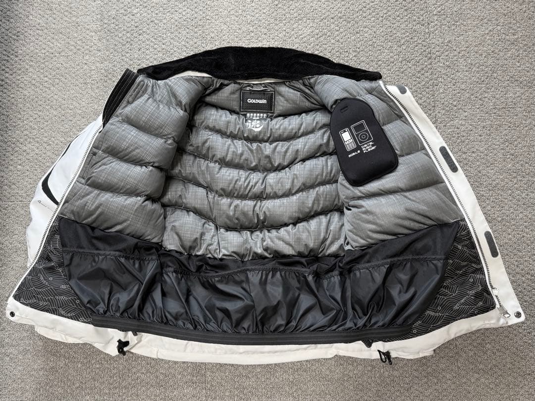 【あったかダウン】GOLDWIN ゴールドウインホワイト スキーウェア 男女共用