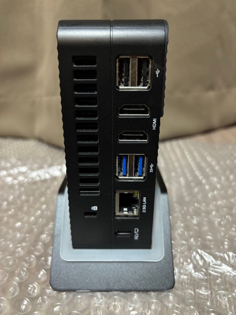 ミニPC MINISFORUM UM560