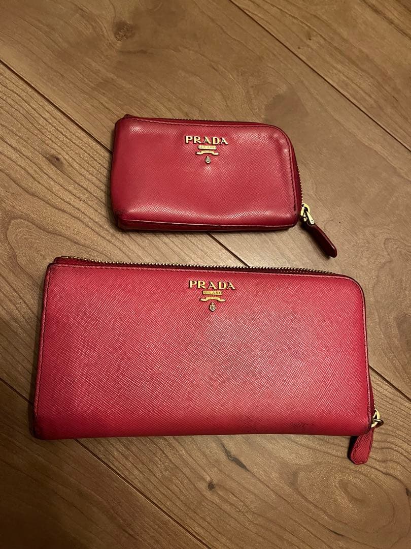 PRADA 赤 長財布と小銭入れセット