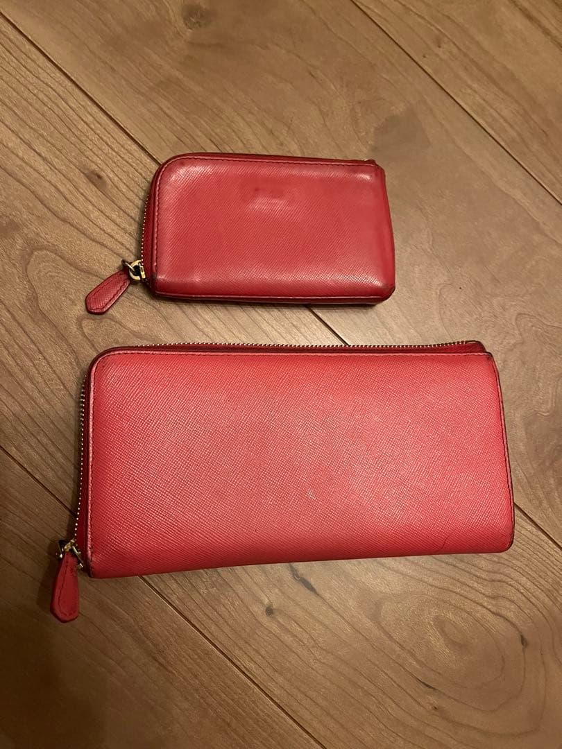 PRADA 赤 長財布と小銭入れセット