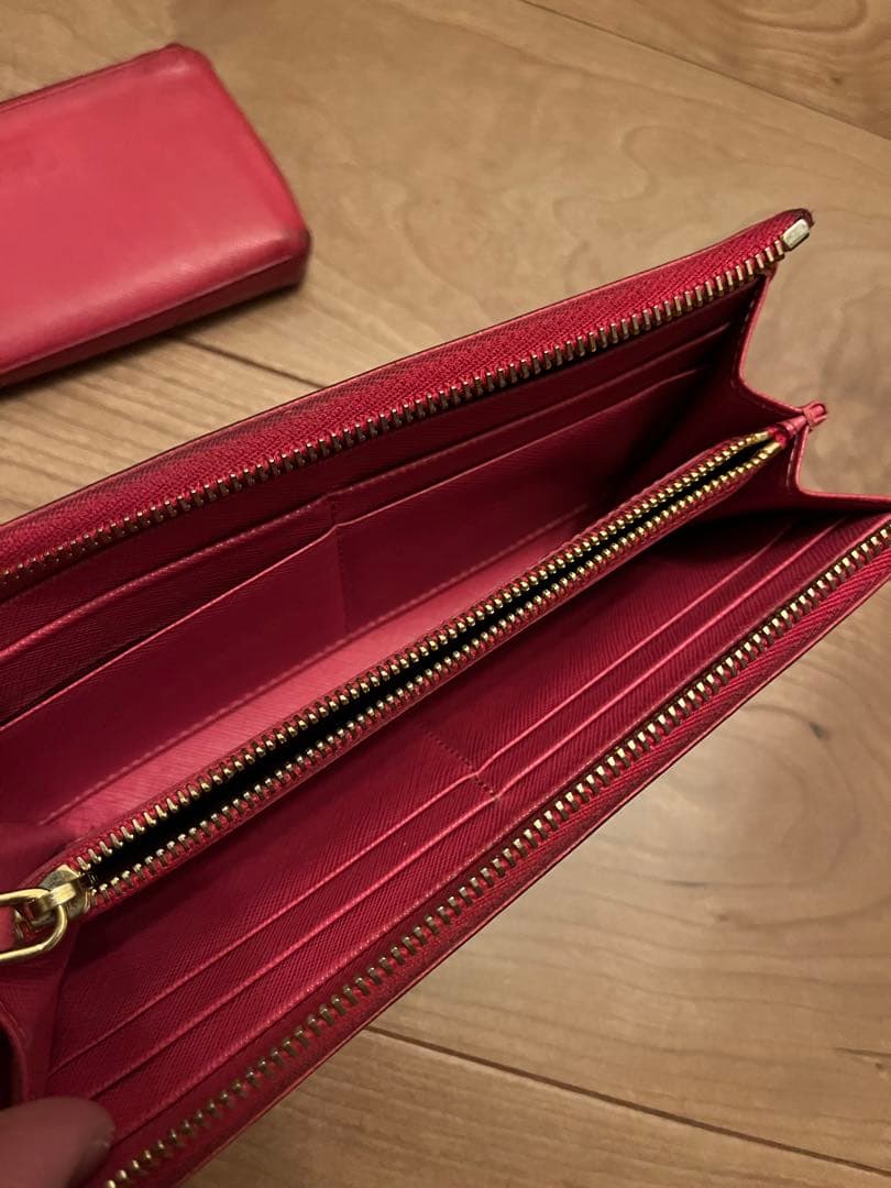 PRADA 赤 長財布と小銭入れセット