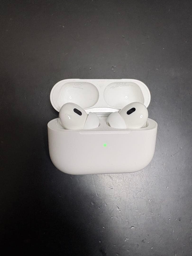 び*ん様 AirPods pro2 本体 ホワイト 充電ケース付き