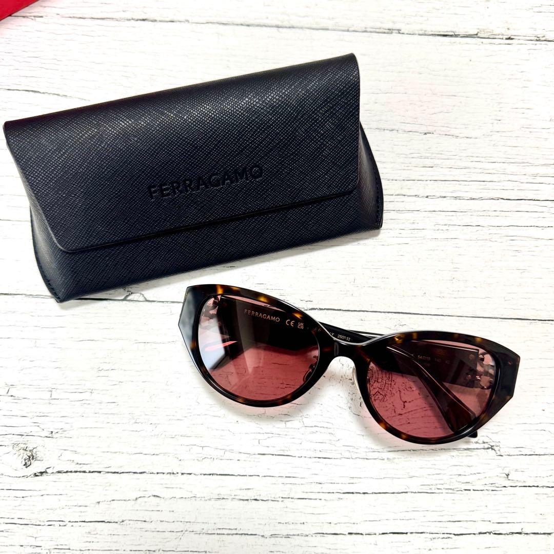 【新品】FERRAGAMO フェラガモ キャットアイ サングラス ブラウン
