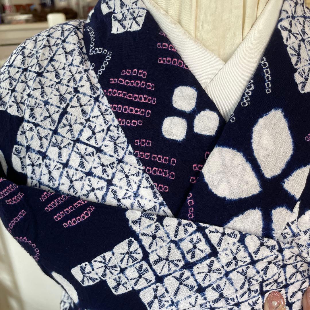 紺色花柄浴衣有松絞り