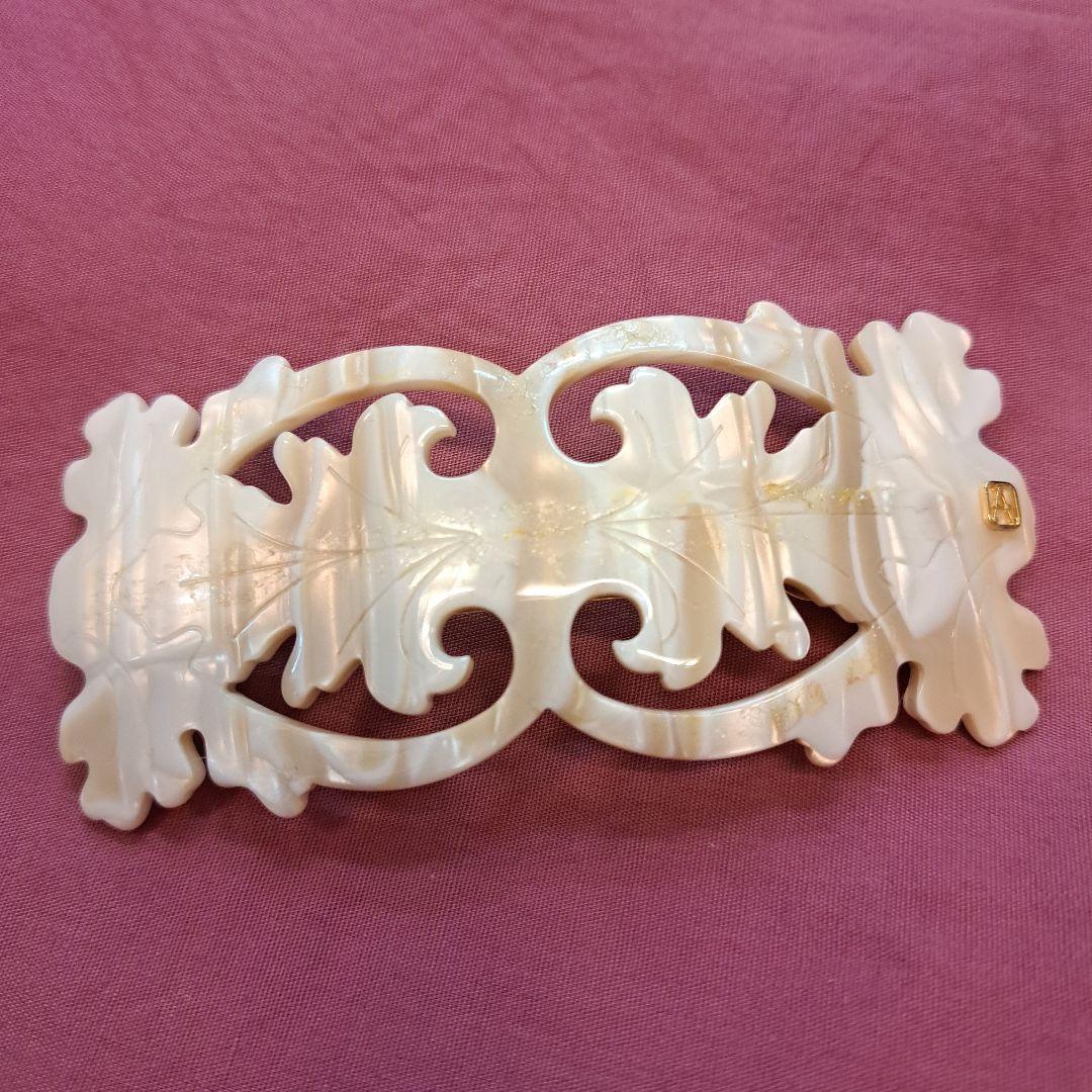 アレクサンドルドウパリス ヘアクリップシェルパールのような輝き