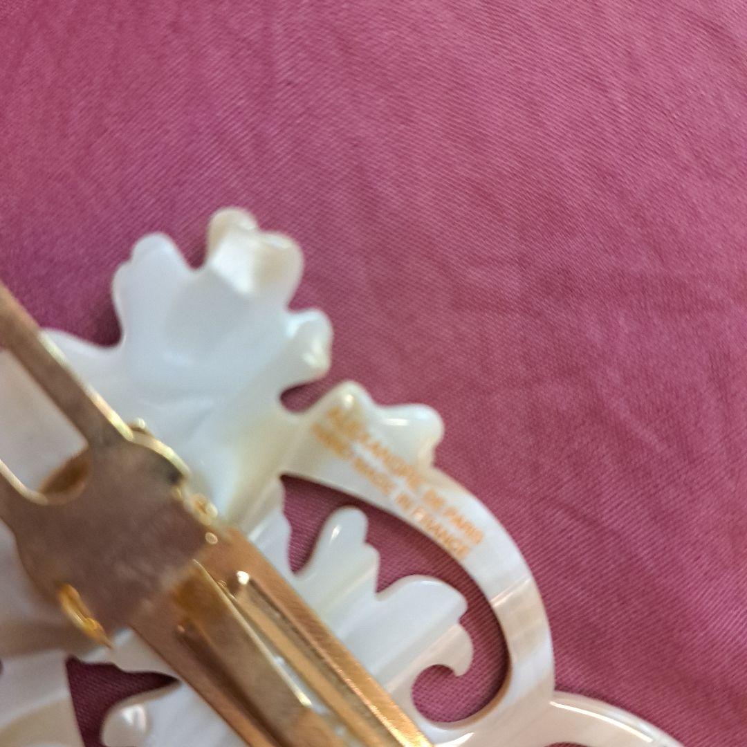 アレクサンドルドウパリス ヘアクリップシェルパールのような輝き