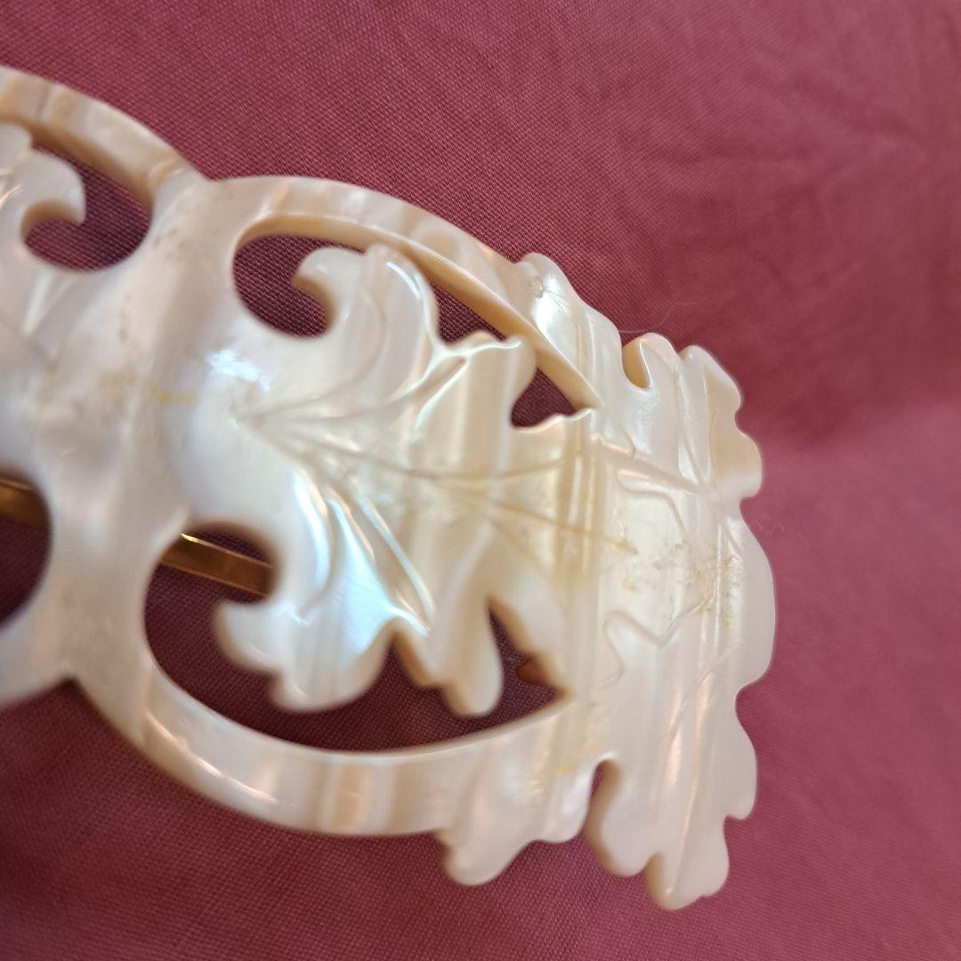 アレクサンドルドウパリス ヘアクリップシェルパールのような輝き