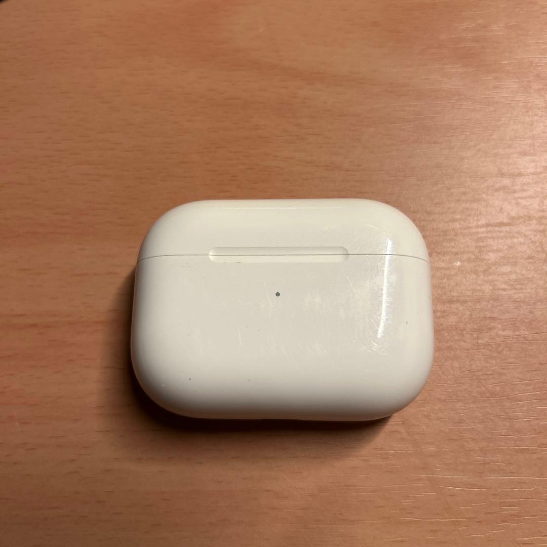 AirPods Proケースと右耳のみ