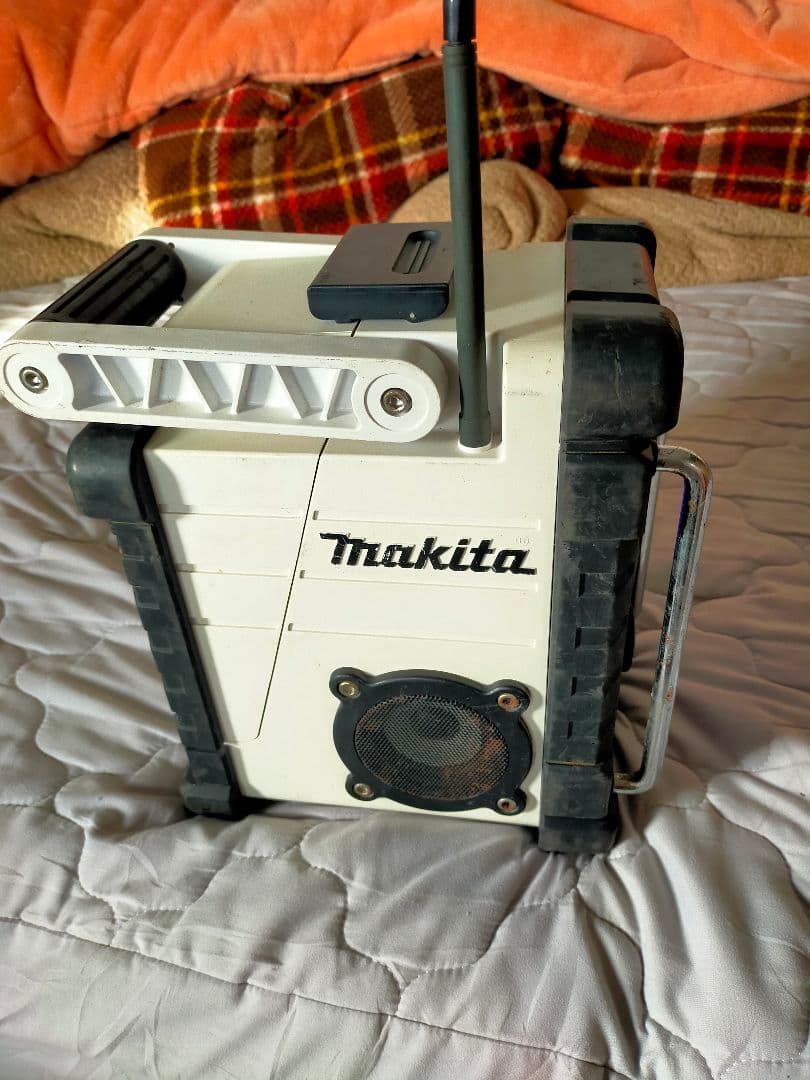 Makita MR107 防水ラジオチューナー