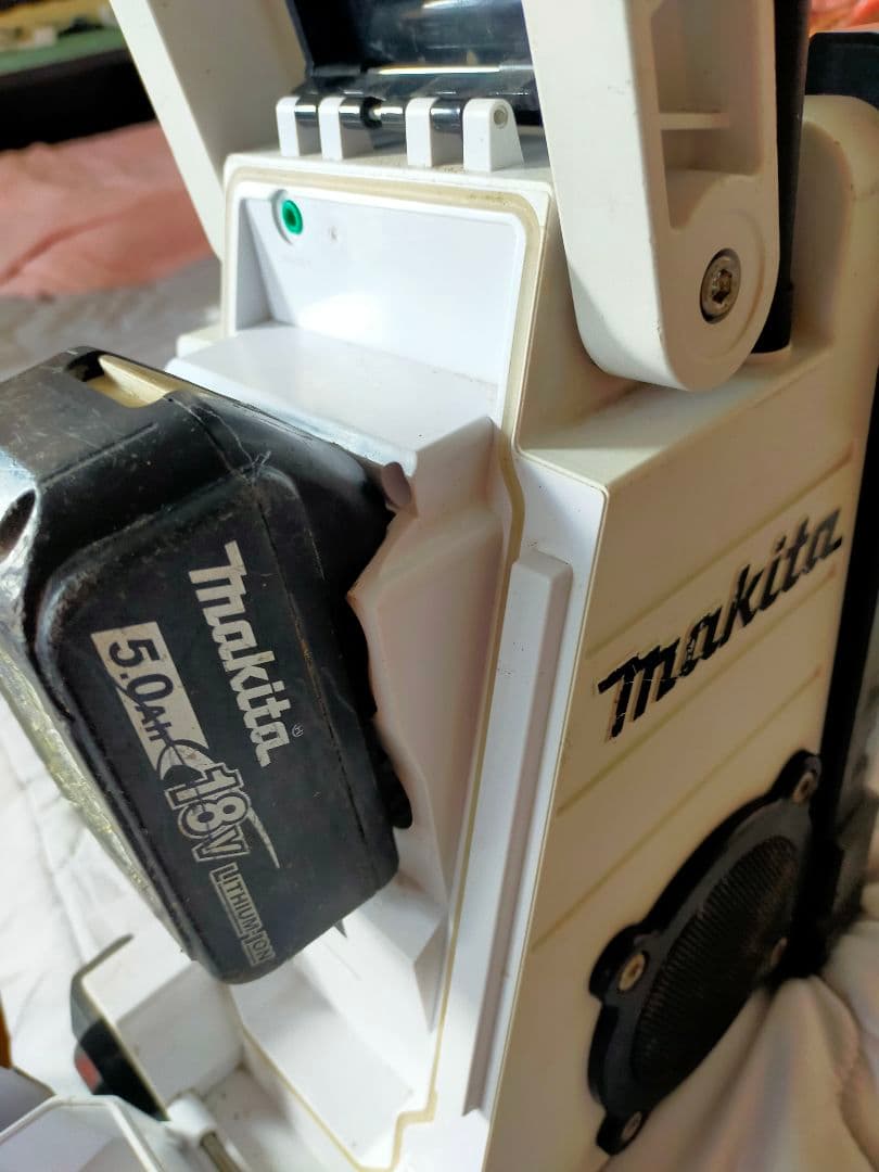 Makita MR107 防水ラジオチューナー