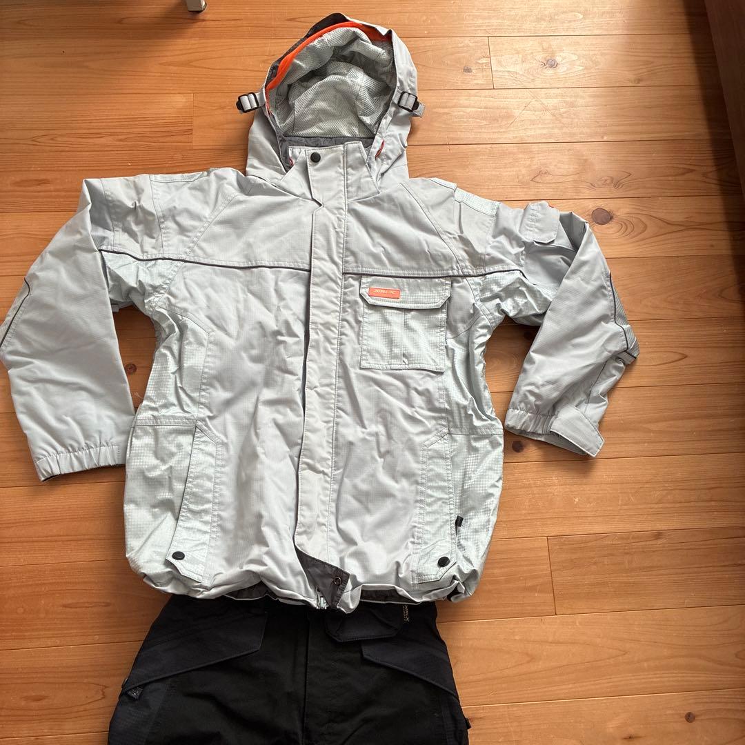 スノーボードウェア ウェアMサイズズボンSサイズ上下セットX-niX 即購入可能