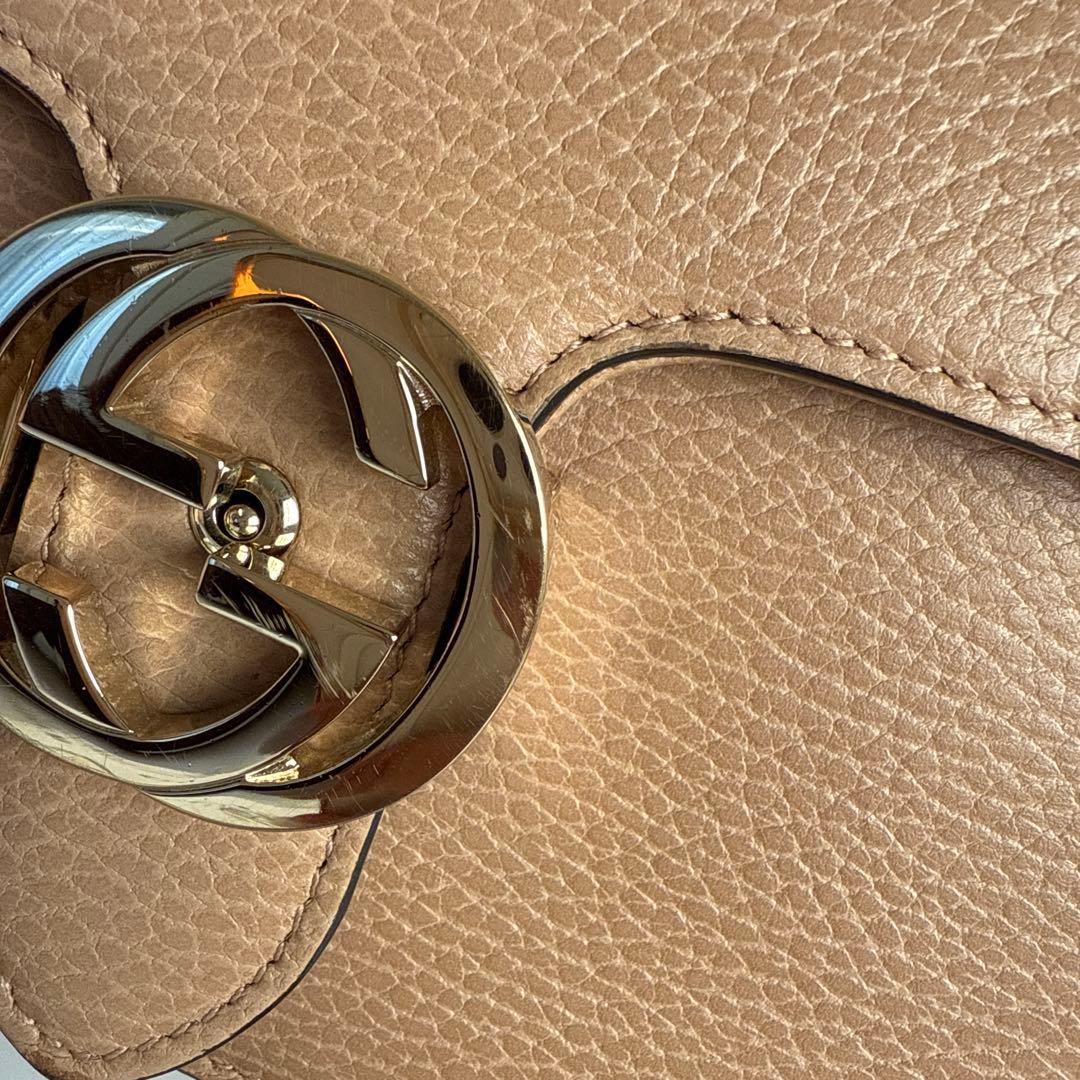 GUCCI ベージュ インターロッキング Gチェーン ショルダーバッグ