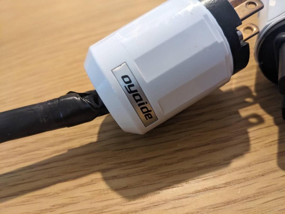 オヤイデ電気 BLACK MAMBA V2 とコネクター