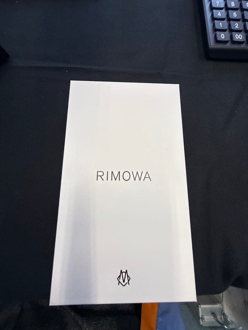 ⚠*ん様 RIMOWA アルミストライプデザイン iPhone16ProMaxケ