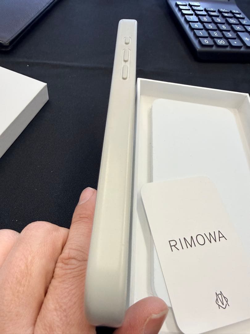 ⚠*ん様 RIMOWA アルミストライプデザイン iPhone16ProMaxケ