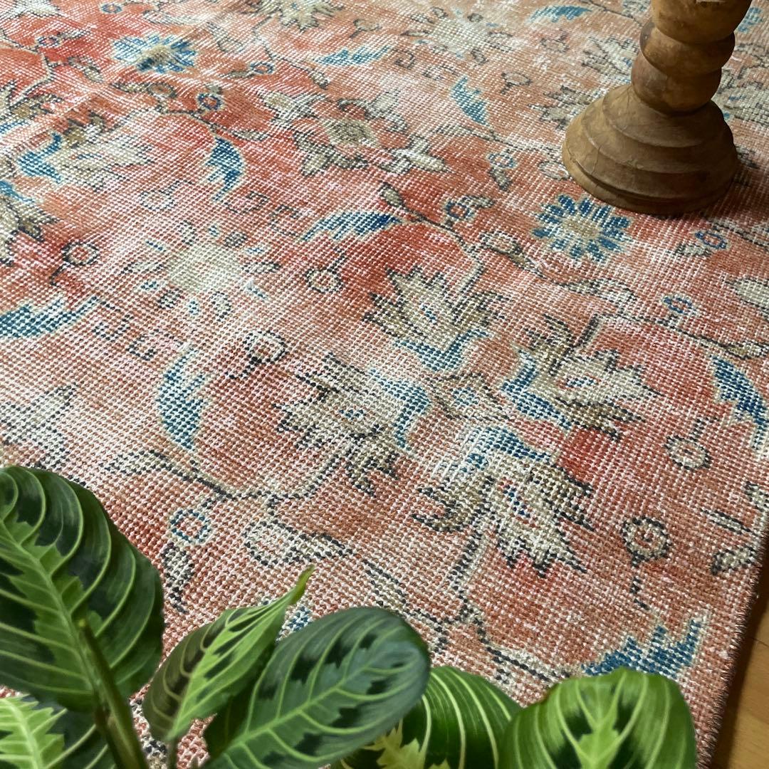 130×184 擦れシャビー　サーモン　草花ボタニカル　トルコヴィンテージラグ