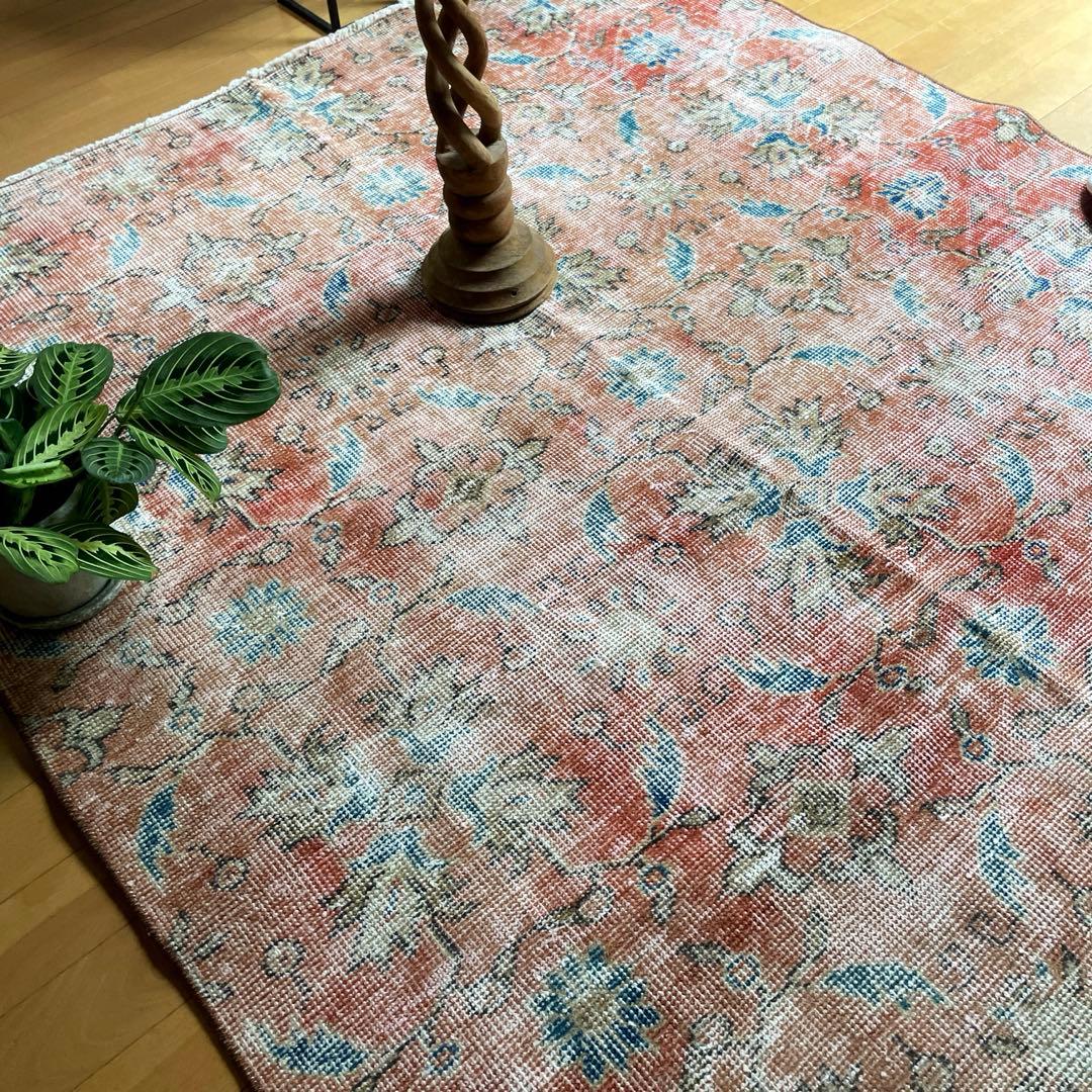 130×184 擦れシャビー　サーモン　草花ボタニカル　トルコヴィンテージラグ