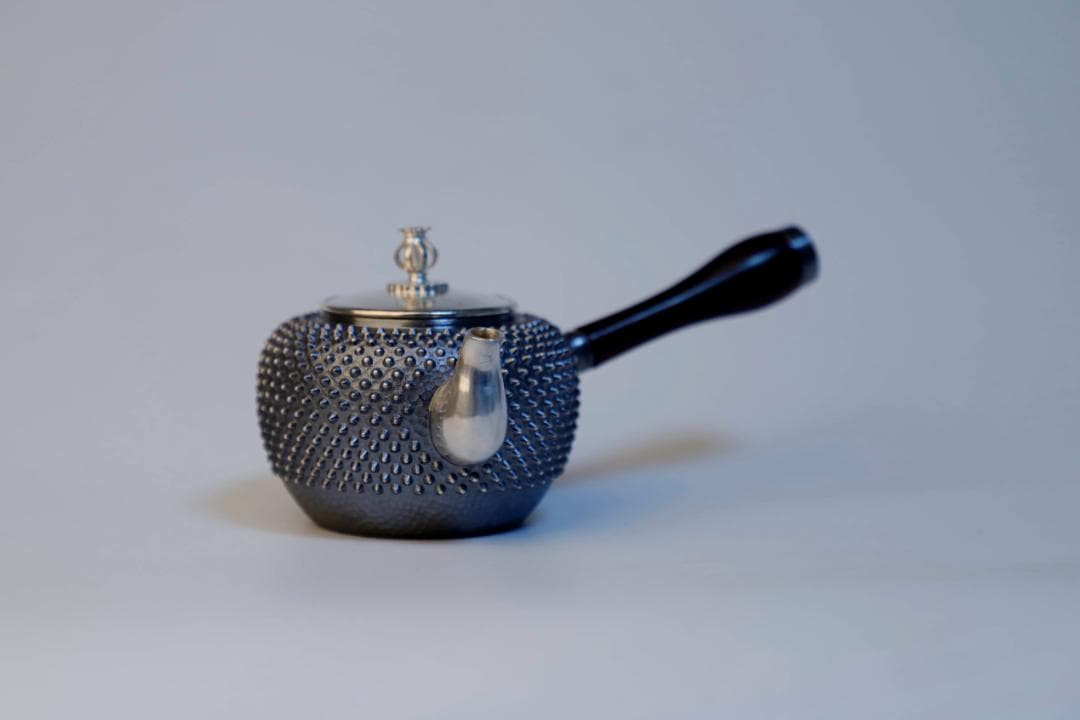 純銀製 霰打出 蕾摘 横手急須 銀瓶 煎茶道具