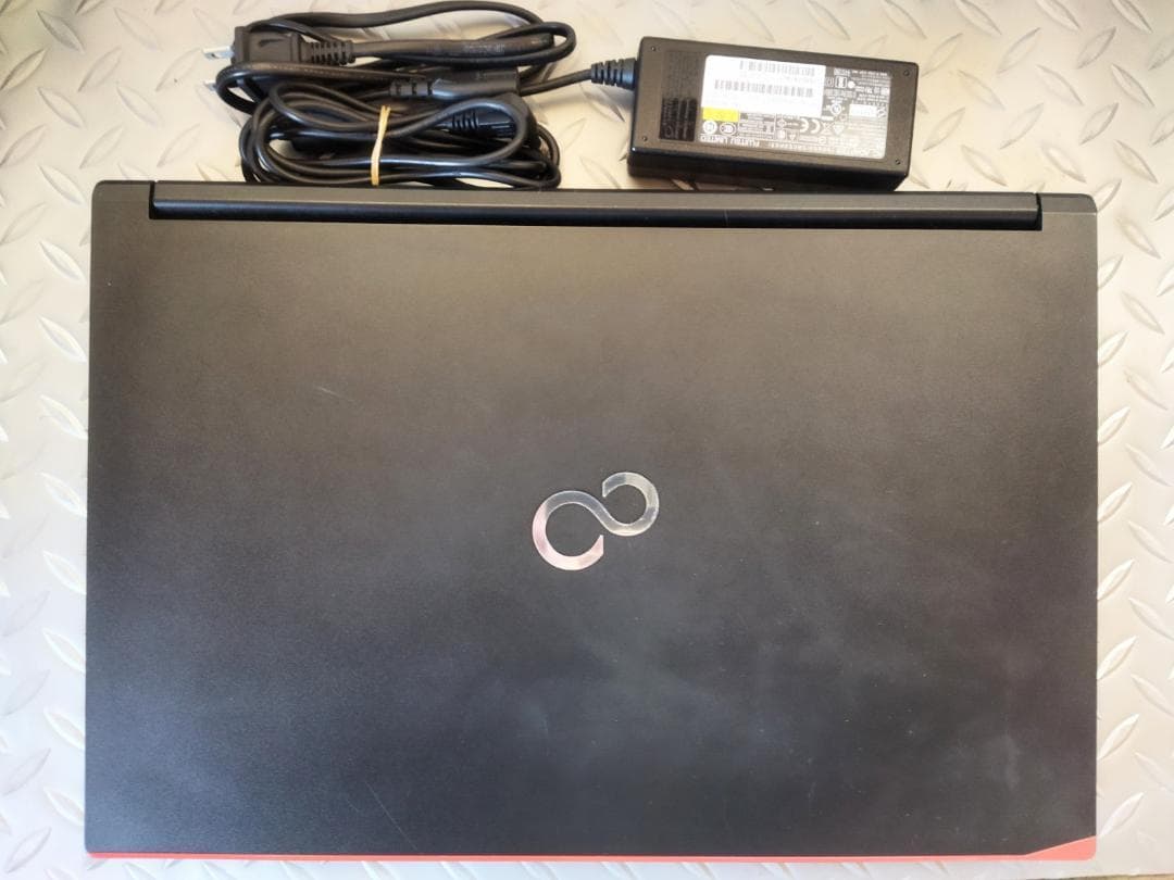 富士通 LIFEBOOK i3-6100U 新品ssd256G ジャンク