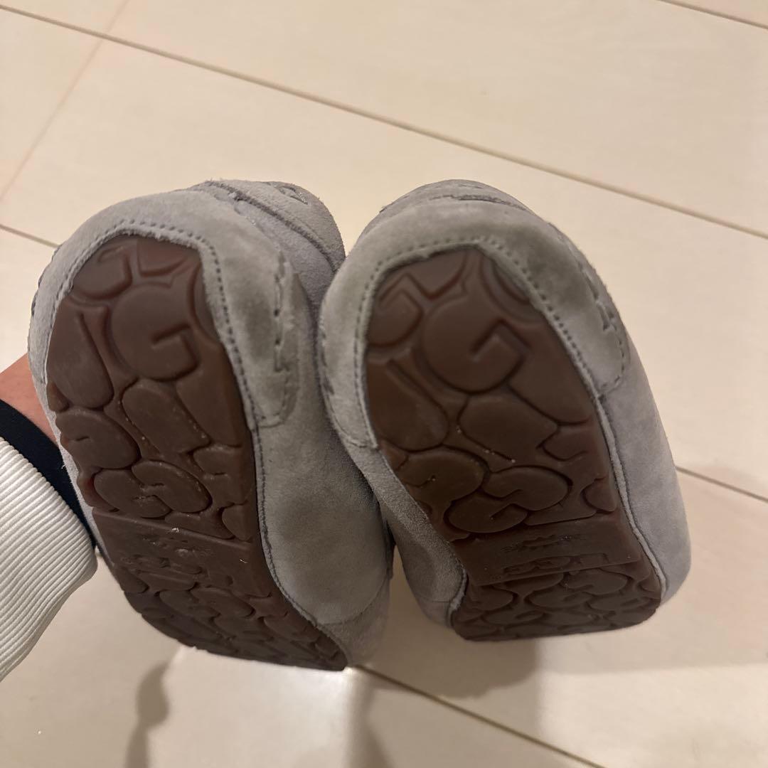 UGG グレー モカシン 花飾り付き