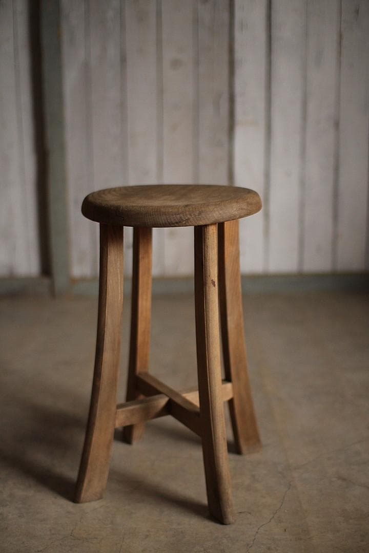 古く味のある木製の丸椅子　スツール　チェア　古道具　古家具