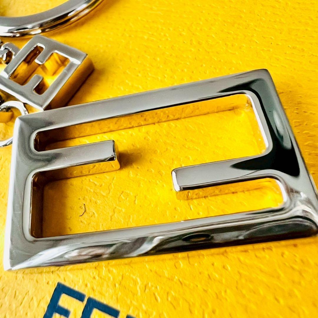 ✨美品✨フェンディ　キーホルダー　バッグチャーム　バゲット　FFロゴ　スクエア