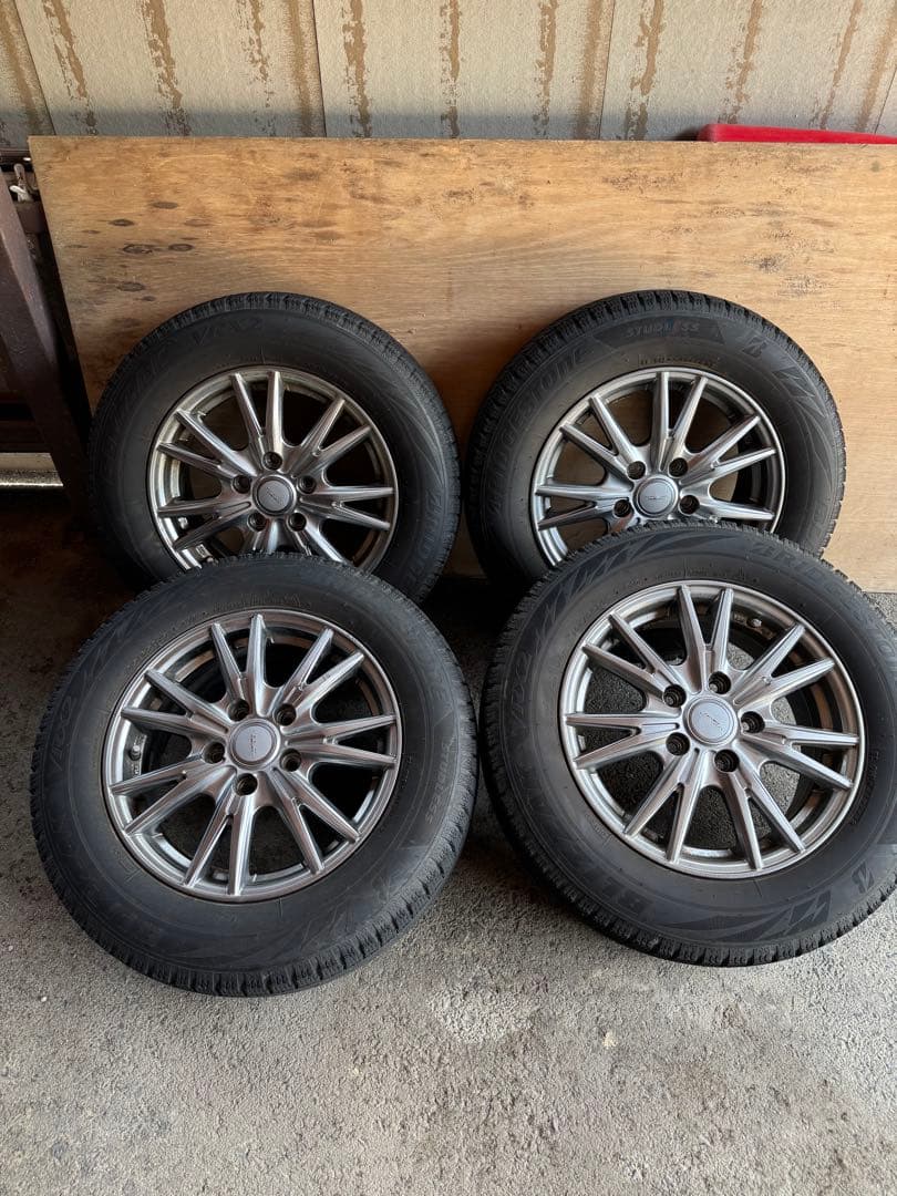 ノア 80系　スタッドレスタイヤ