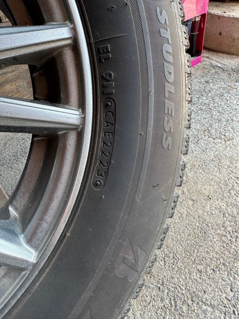 ノア 80系　スタッドレスタイヤ