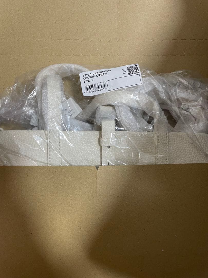 CHARLES & KEITH Beryl ベリル リサイクルレザーバケツバッグ