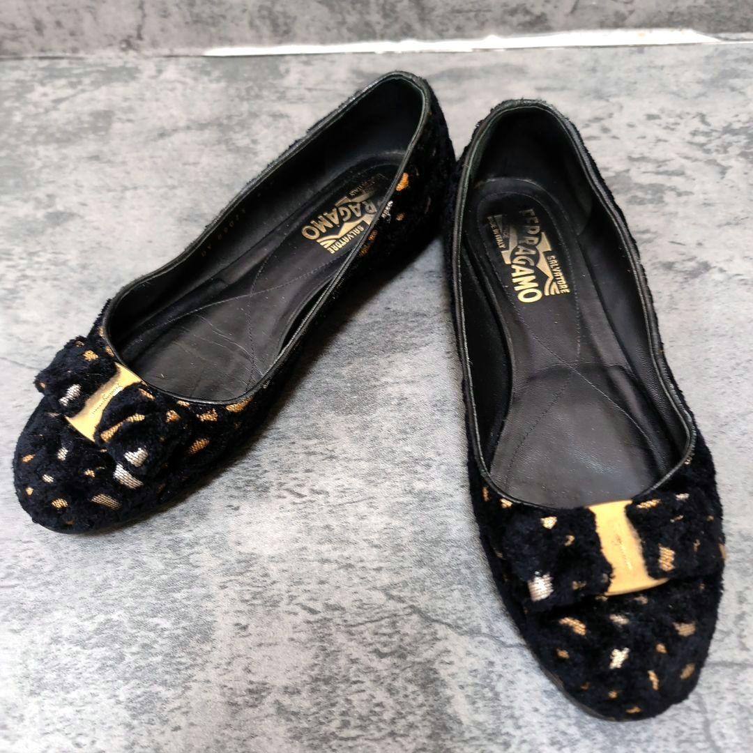 フェラガモ ヴァラ フラットシューズ 23.5〜24 黒 金 ラメ 裏張り済 冬