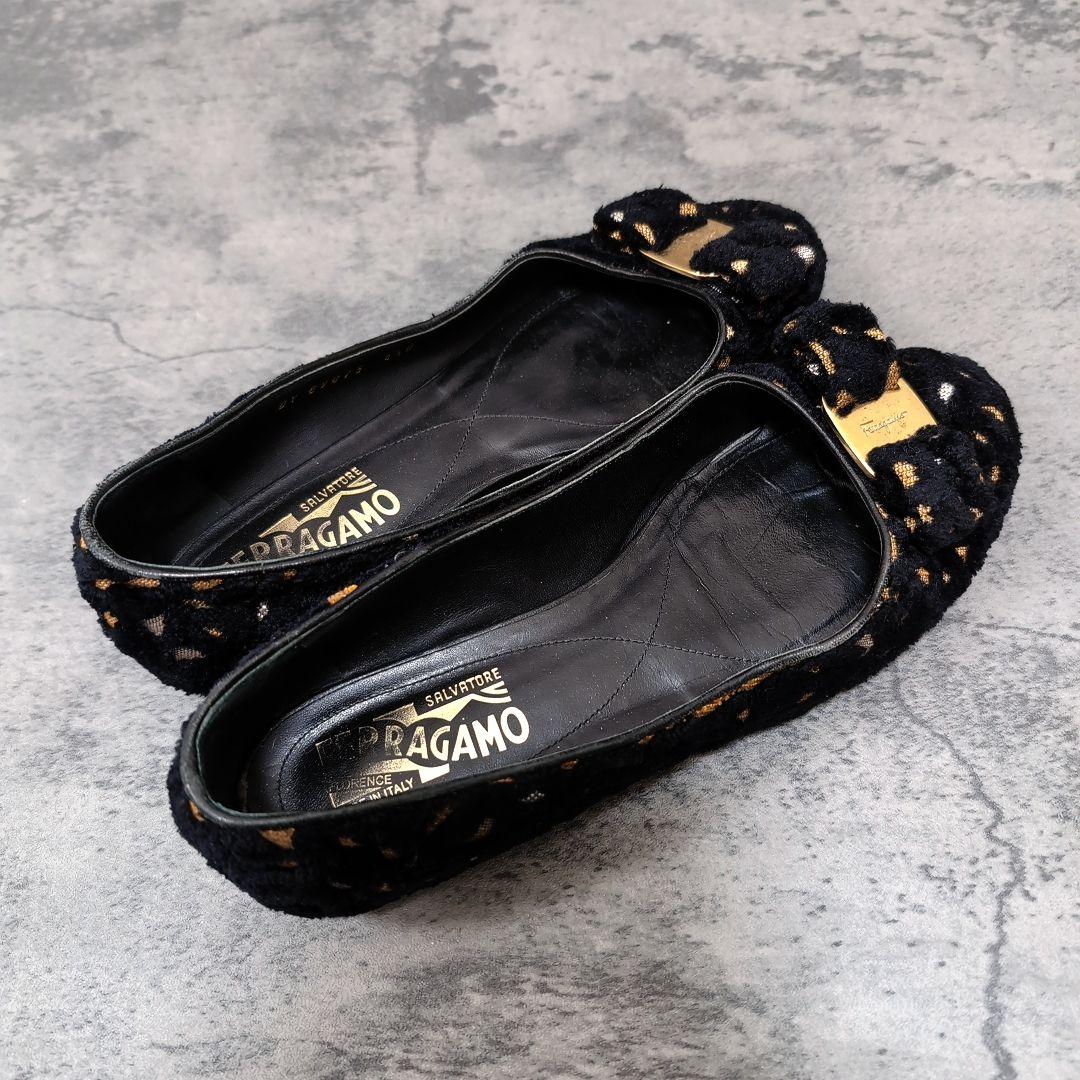 フェラガモ ヴァラ フラットシューズ 23.5〜24 黒 金 ラメ 裏張り済 冬
