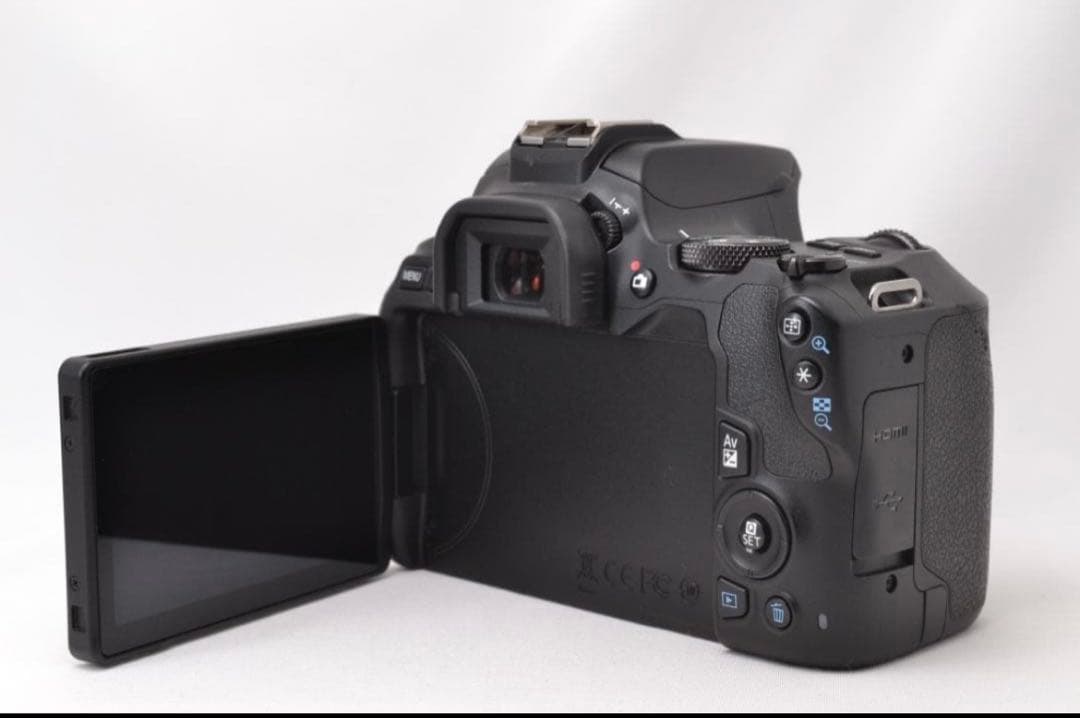 ■ 美品 ■ キャノン　Canon Kiss X10 レンズキット