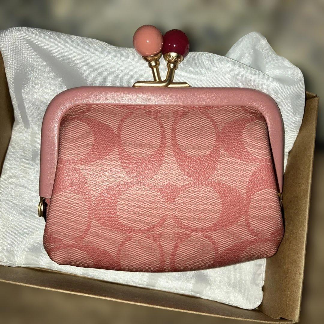 coachコーチ シグネチャー　ピンクキスロック がま口　財布、小銭、カード新品