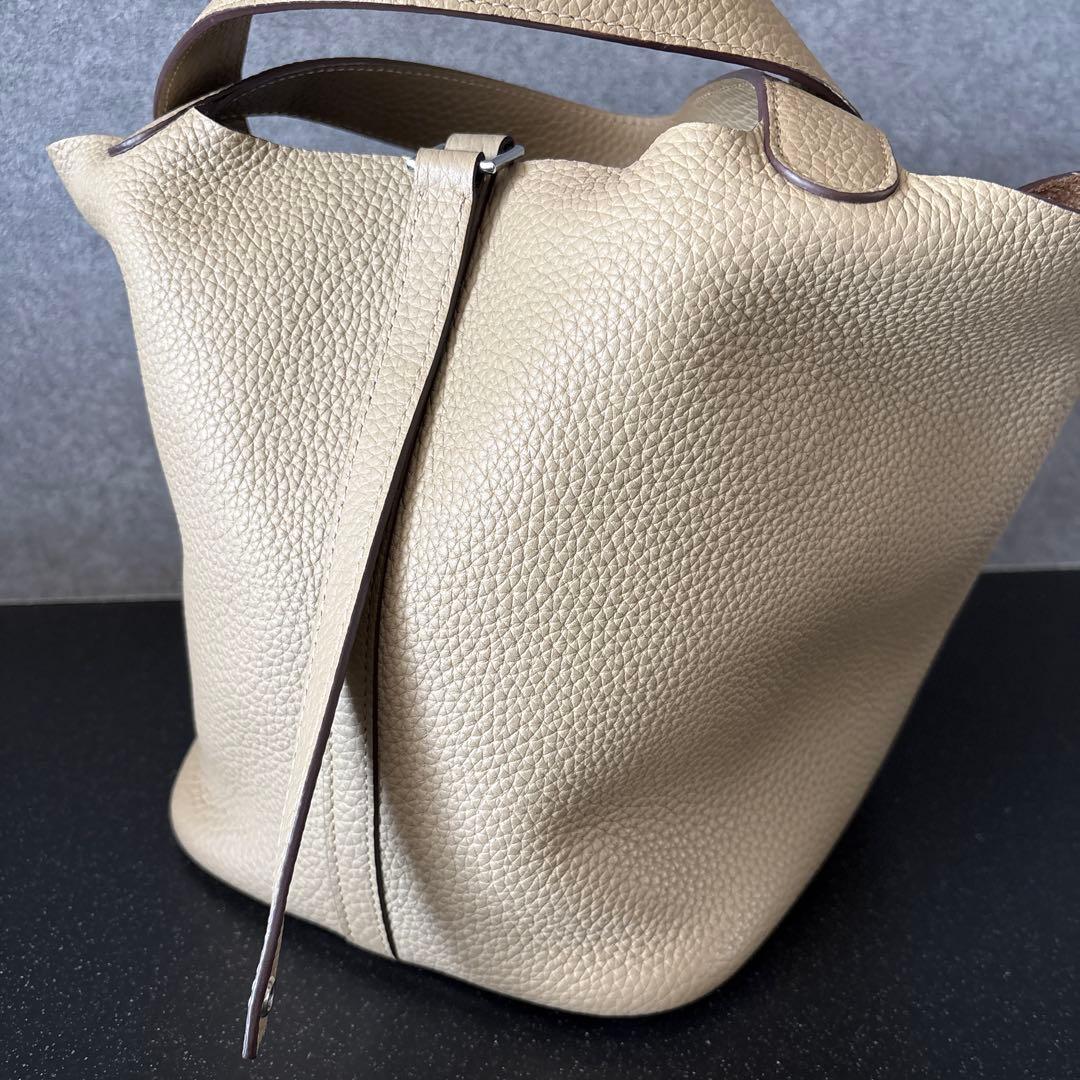 【美品✴︎】4U 本革キューブバッグ MM グレージュ 同色ステッチ