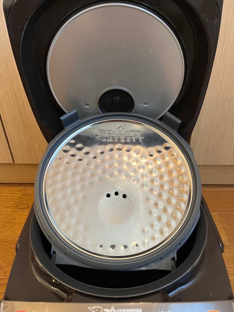 2023年制　5.5合　ZOJIRUSHI　IH炊飯ジャー　NW-VC10　象印