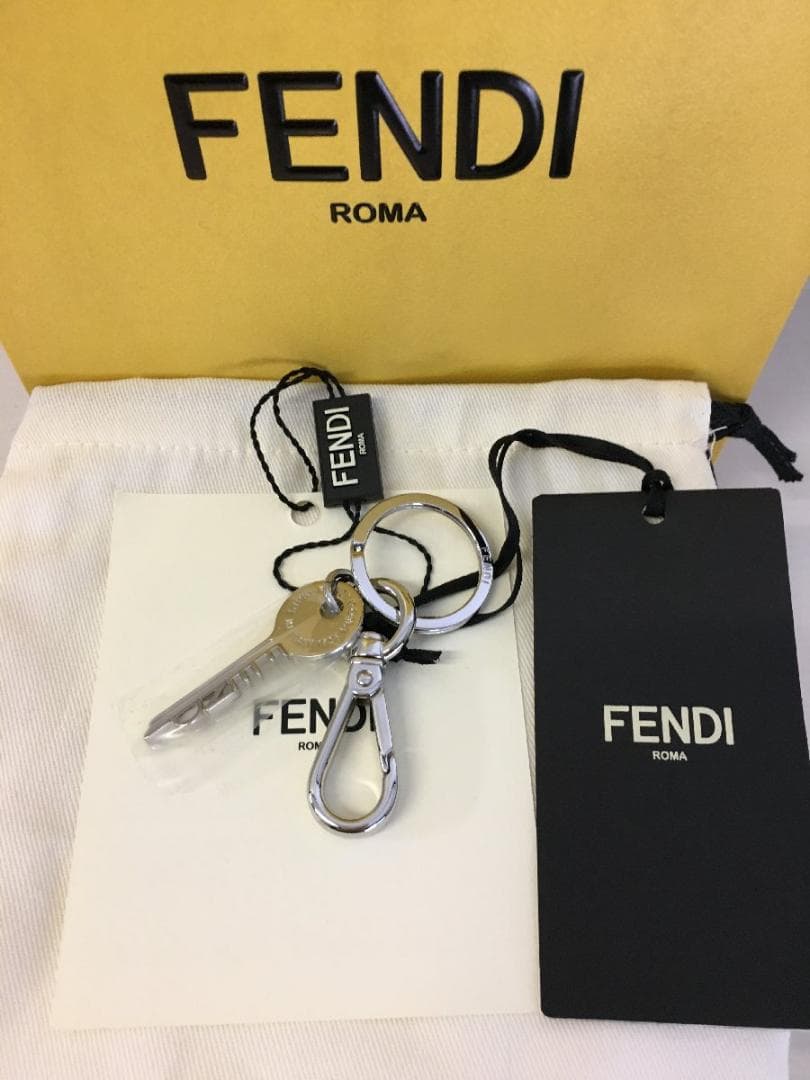 FENDI フェンディ 2025購入 新品 キー 鍵型 メタル キーホルダー