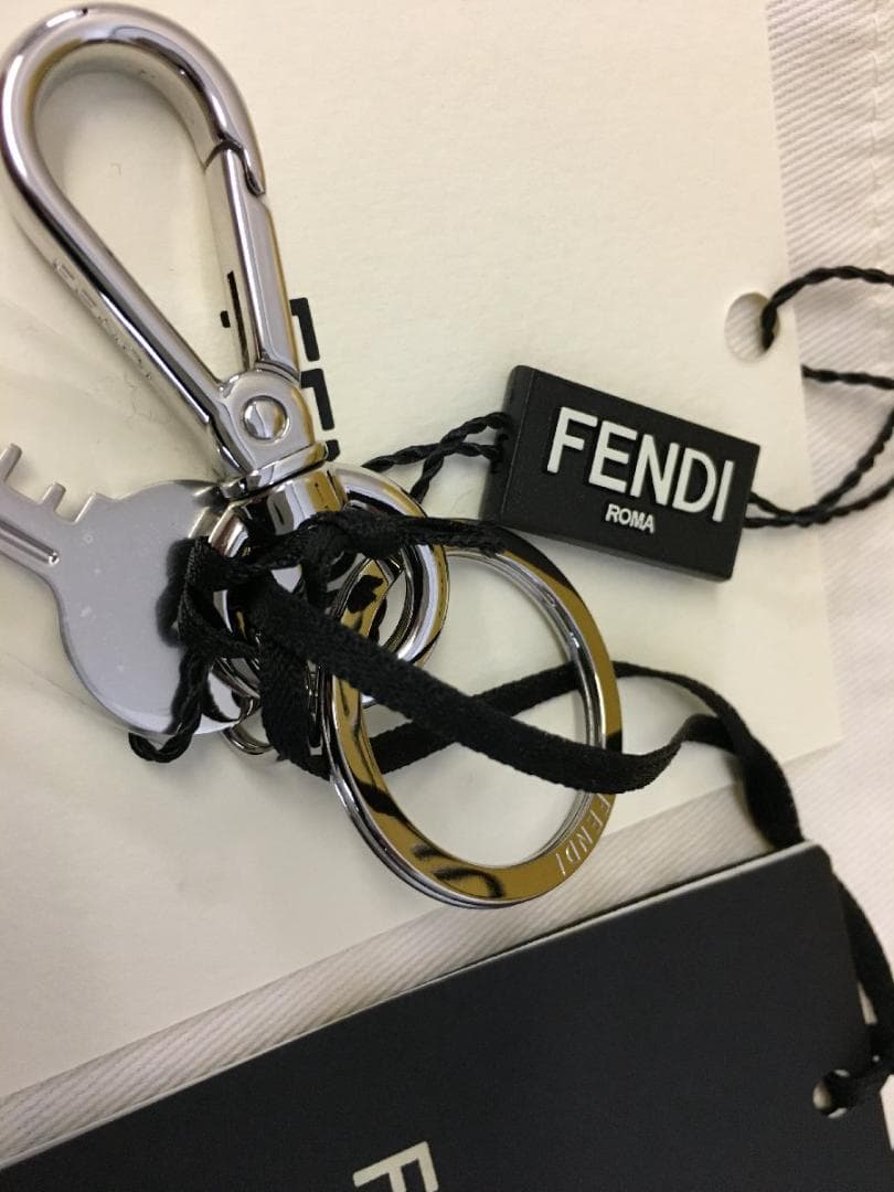 FENDI フェンディ 2025購入 新品 キー 鍵型 メタル キーホルダー