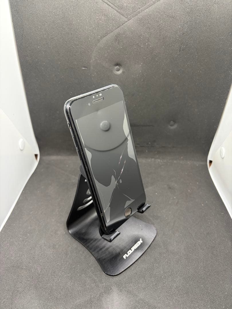 Apple iPhone SE (第2世代) ブラック 本体